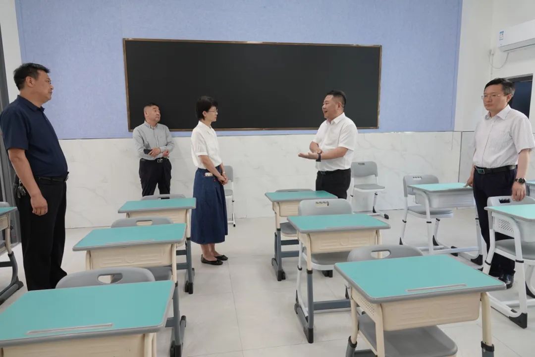 敬慈简讯‖县委书记洪克峰莅临敬慈小学开展“六一”慰问活动并督导高考备考工作 第28张 敬慈简讯‖县委书记洪克峰莅临敬慈小学开展“六一”慰问活动并督导高考备考工作 第28张