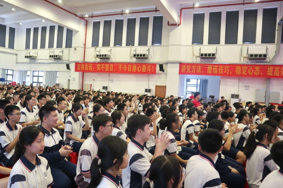 龙翔万里 决胜中考 ——广州市番禺区广铁一中铁英学校2024届初三年级中考冲刺动员大会 第7张 龙翔万里 决胜中考 ——广州市番禺区广铁一中铁英学校2024届初三年级中考冲刺动员大会 第7张