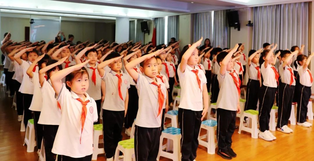 梅园小学2024年二年级入队仪式暨东海局新老结对关爱梅园学子活动 第29张