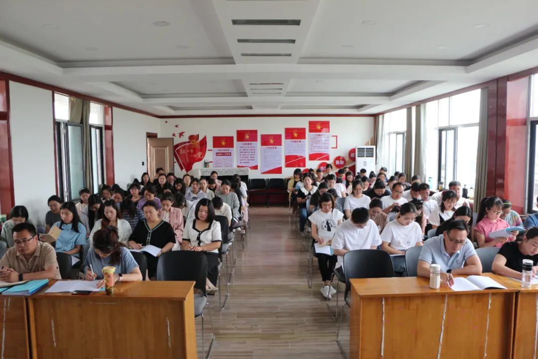 【平邑县西城实验小学】举行“双降一升”师德师风推进会 第13张