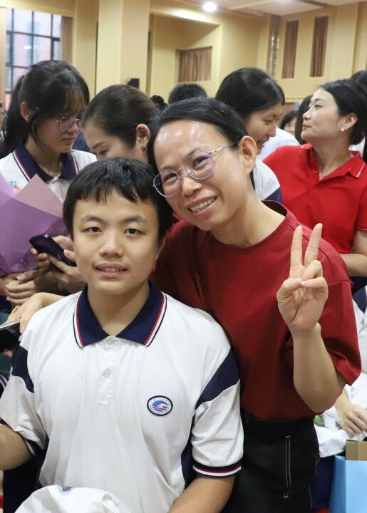龙翔万里 决胜中考 ——广州市番禺区广铁一中铁英学校2024届初三年级中考冲刺动员大会 第60张 龙翔万里 决胜中考 ——广州市番禺区广铁一中铁英学校2024届初三年级中考冲刺动员大会 第60张