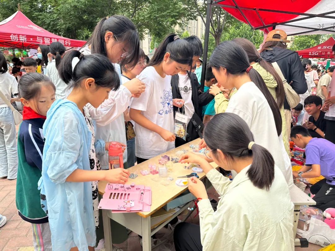 瞧,谁家的小学六一儿童节这样过!——郑州中学第四附属小学第三届爱心义卖暨社团展演活动 第54张