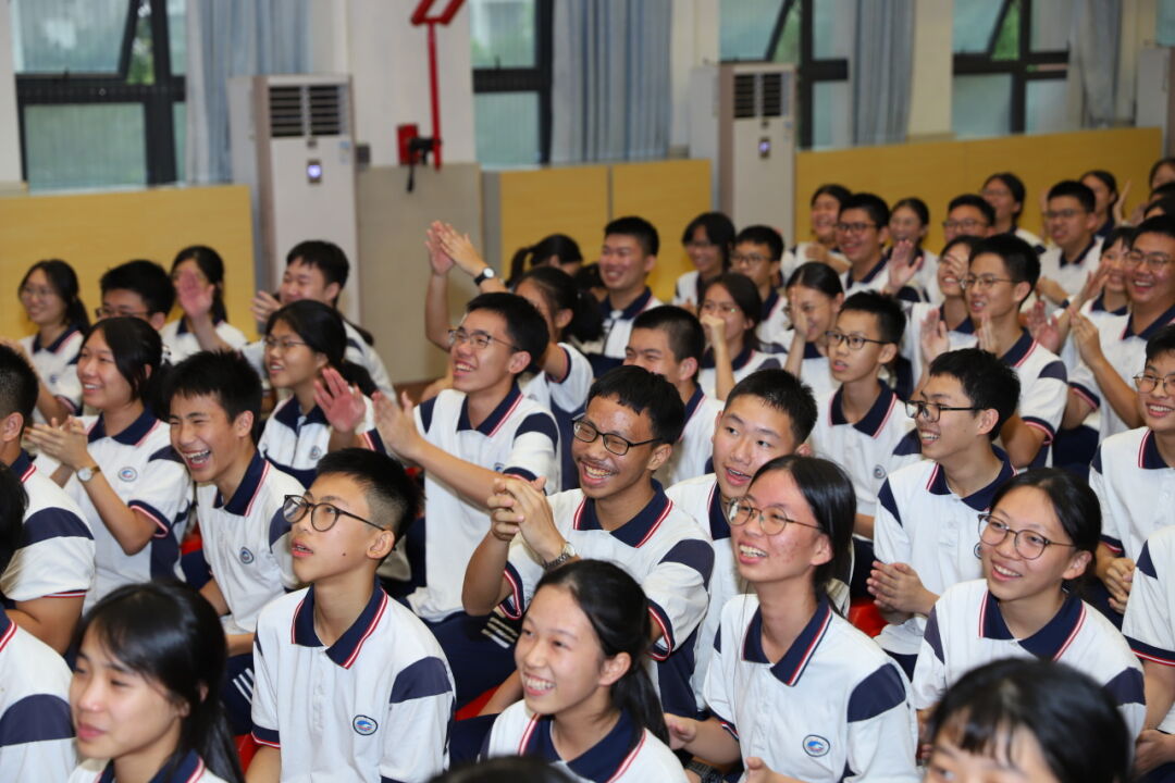 龙翔万里 决胜中考 ——广州市番禺区广铁一中铁英学校2024届初三年级中考冲刺动员大会 第39张 龙翔万里 决胜中考 ——广州市番禺区广铁一中铁英学校2024届初三年级中考冲刺动员大会 第39张