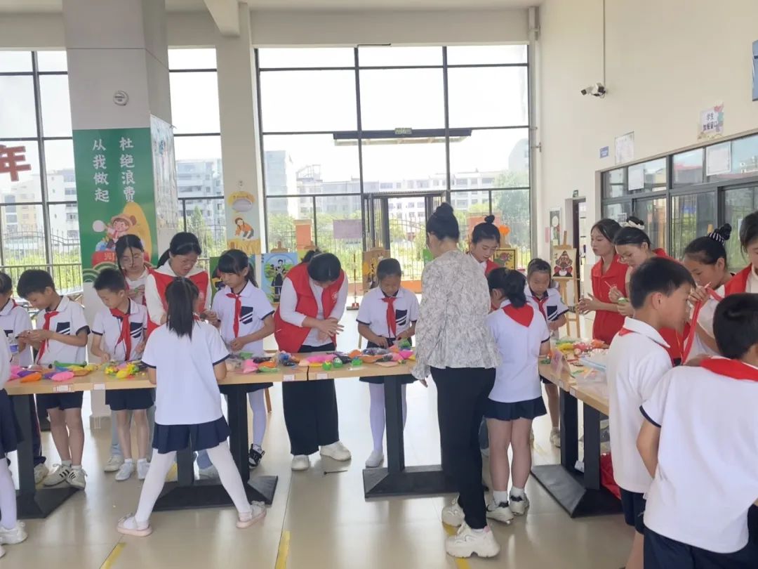学前教育学院赴安义县板溪小学开展“大手拉小手 童心向未来”主题实践活动 第15张 学前教育学院赴安义县板溪小学开展“大手拉小手 童心向未来”主题实践活动 第15张