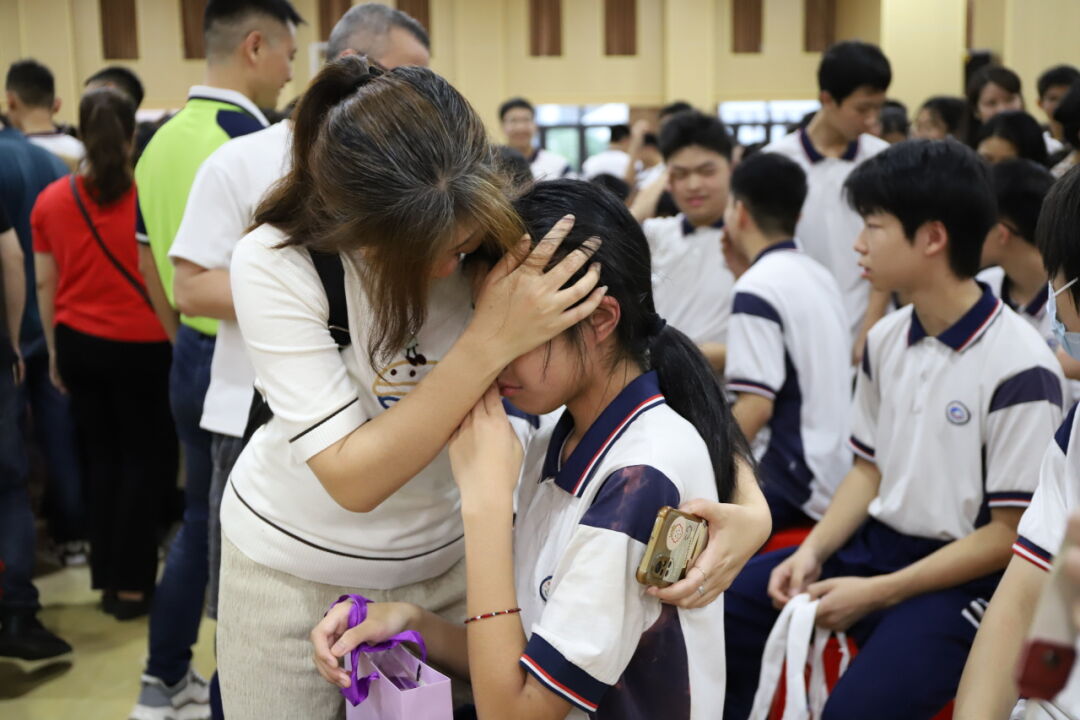 龙翔万里 决胜中考 ——广州市番禺区广铁一中铁英学校2024届初三年级中考冲刺动员大会 第66张 龙翔万里 决胜中考 ——广州市番禺区广铁一中铁英学校2024届初三年级中考冲刺动员大会 第66张