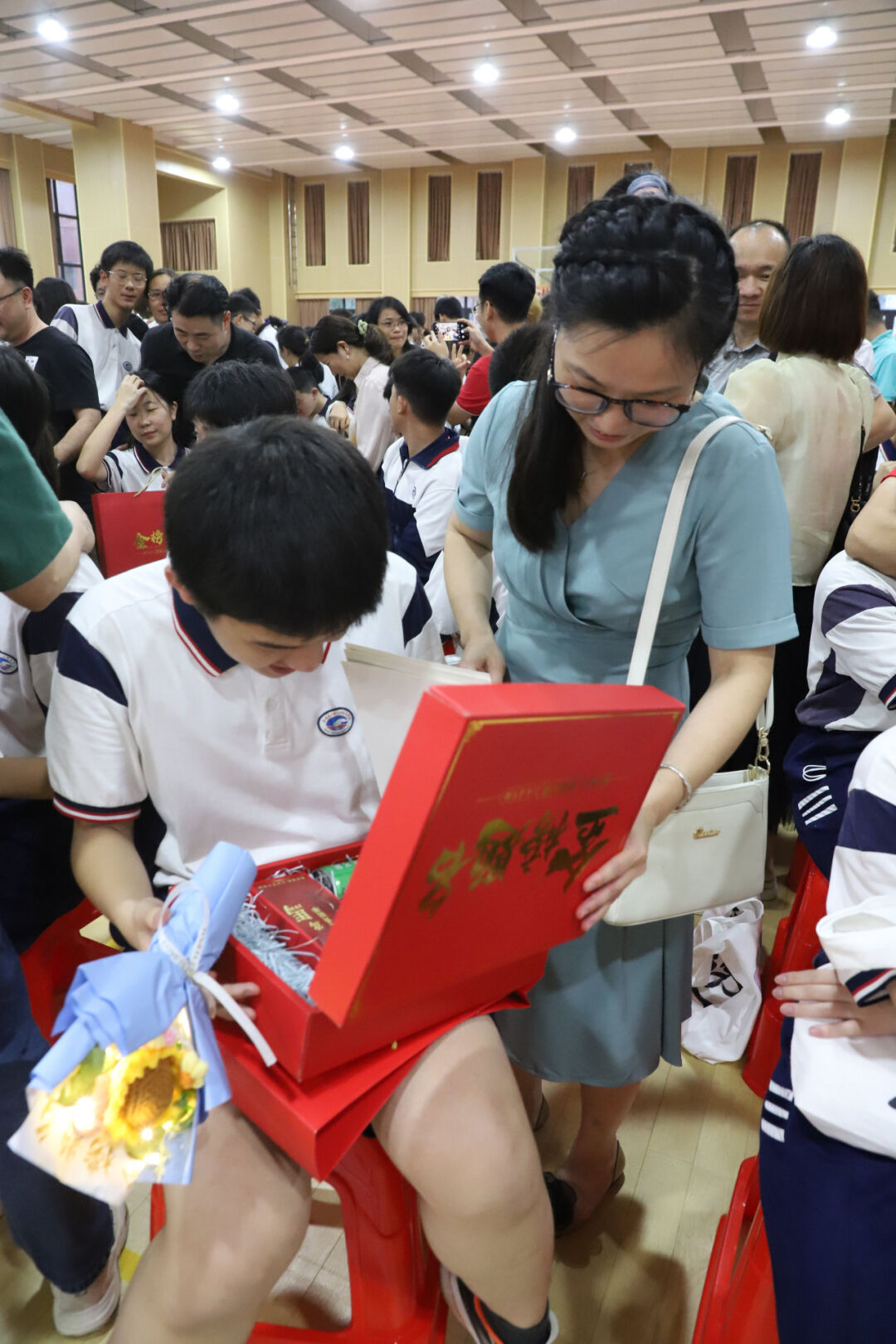 龙翔万里 决胜中考 ——广州市番禺区广铁一中铁英学校2024届初三年级中考冲刺动员大会 第55张 龙翔万里 决胜中考 ——广州市番禺区广铁一中铁英学校2024届初三年级中考冲刺动员大会 第55张