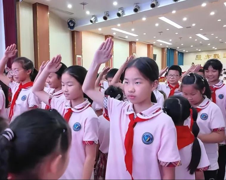 红领巾爱祖国 ——枝江英杰小学开展六一主题队日暨新队员入队仪式活动 第26张