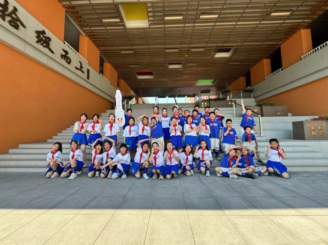 【友谊路小学 情感德育】“桌”尔不凡 舞动童年——第三届校园课桌舞大赛(四年级专场) 第12张