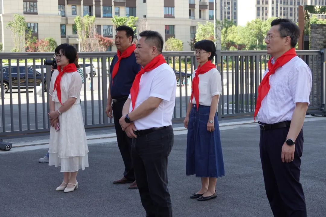 敬慈简讯‖县委书记洪克峰莅临敬慈小学开展“六一”慰问活动并督导高考备考工作 第14张 敬慈简讯‖县委书记洪克峰莅临敬慈小学开展“六一”慰问活动并督导高考备考工作 第14张
