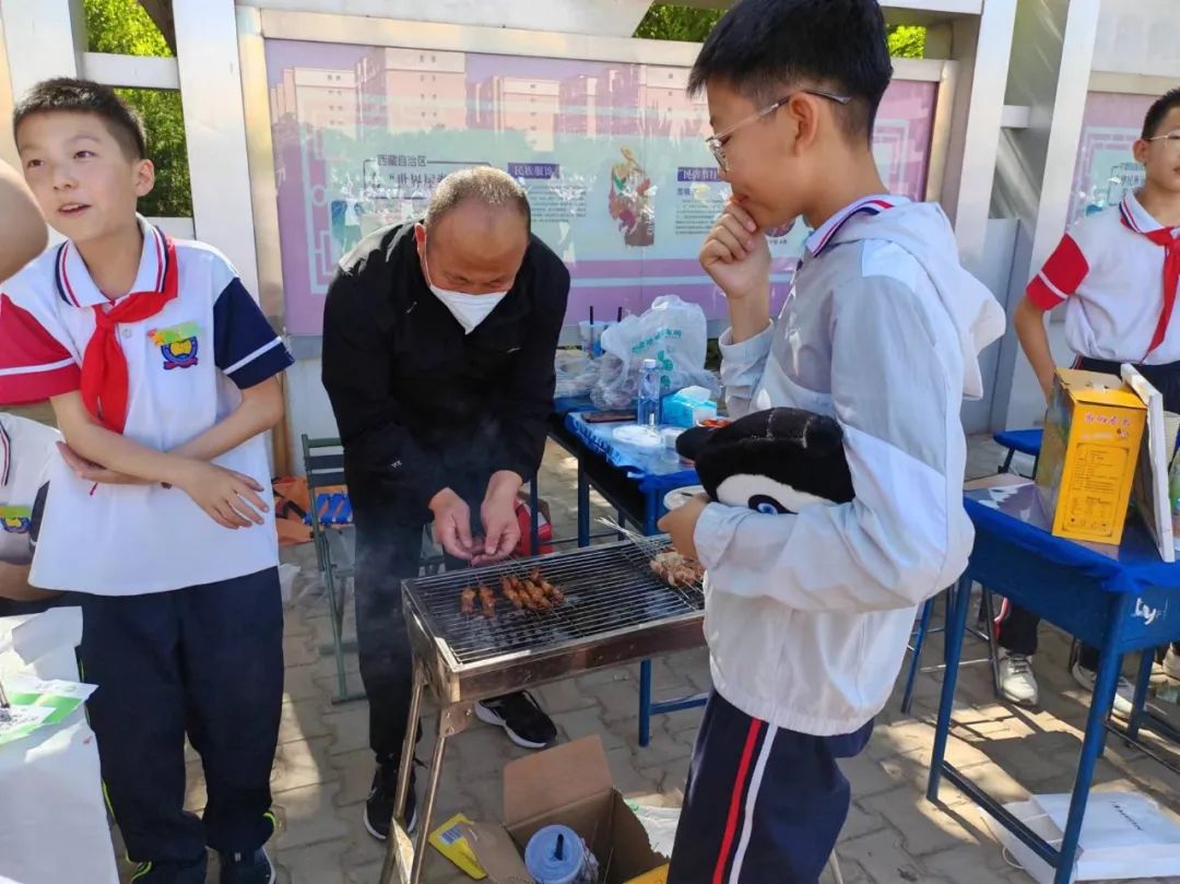 阿拉善左旗第二实验小学 “红领巾 爱祖国”六一儿童节系列活动——— 跳蚤市场&美食嘉年华 第31张