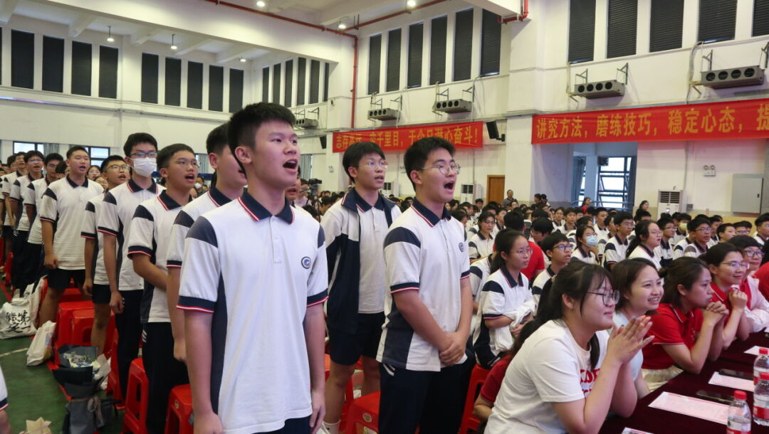 龙翔万里 决胜中考 ——广州市番禺区广铁一中铁英学校2024届初三年级中考冲刺动员大会 第76张 龙翔万里 决胜中考 ——广州市番禺区广铁一中铁英学校2024届初三年级中考冲刺动员大会 第76张