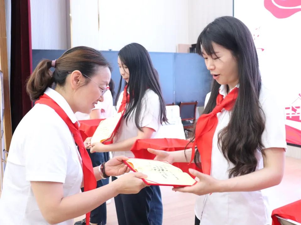 红领巾爱祖国 ——枝江英杰小学开展六一主题队日暨新队员入队仪式活动 第37张