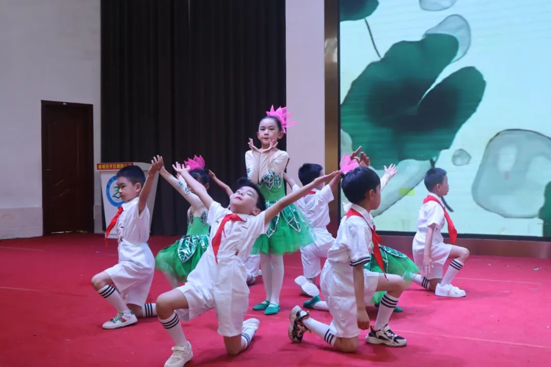 童心飞扬 梦想起航——曲靖经开区朝阳小学“六一”文艺汇演一年级专场 第114张 童心飞扬 梦想起航——曲靖经开区朝阳小学“六一”文艺汇演一年级专场 第114张