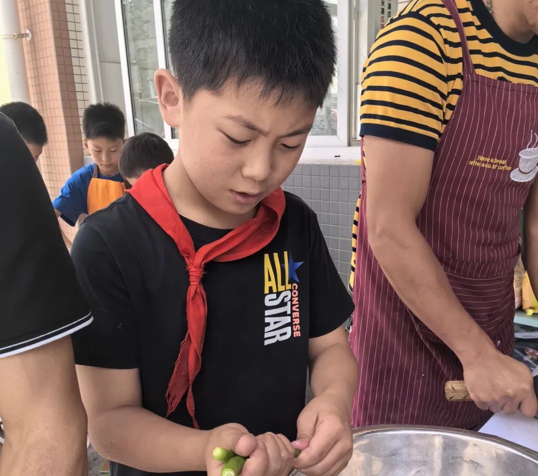 【鸣响 • 实践】崇平小学劳动实践课程“呦呦乐厨”之“烹”出精彩(五) 第63张