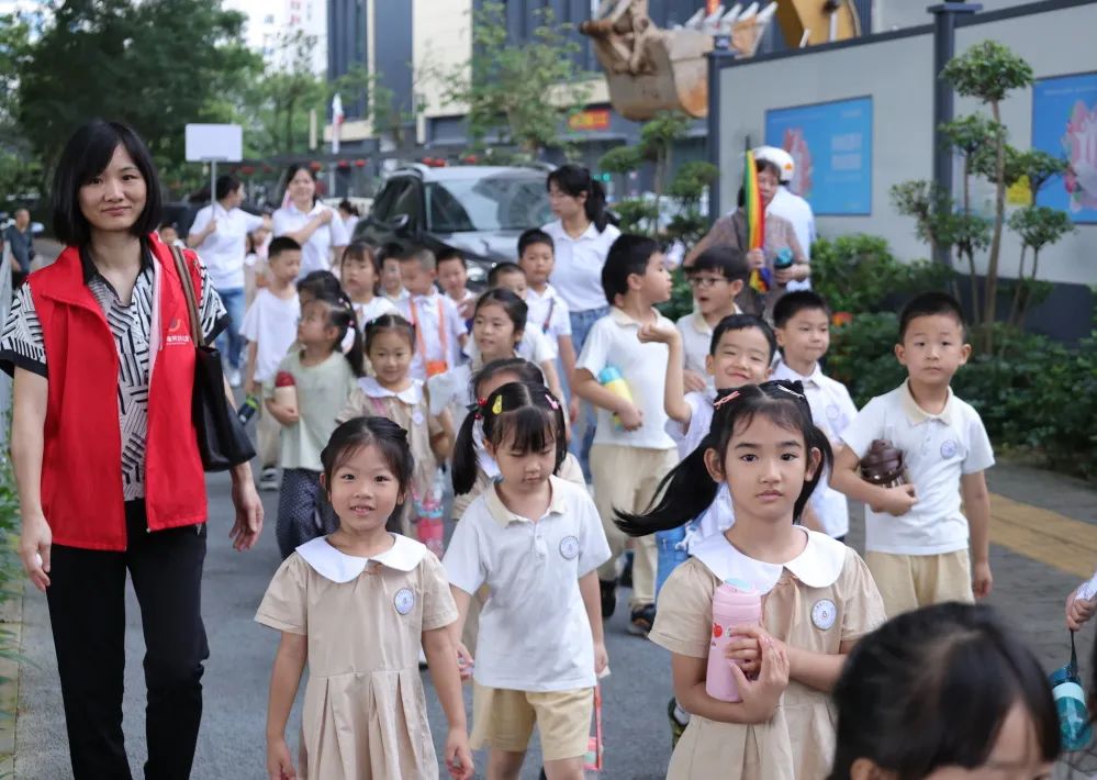 走进小学,幼见成长——宝澜雅苑幼儿园参观小学活动 第25张 走进小学,幼见成长——宝澜雅苑幼儿园参观小学活动 第25张
