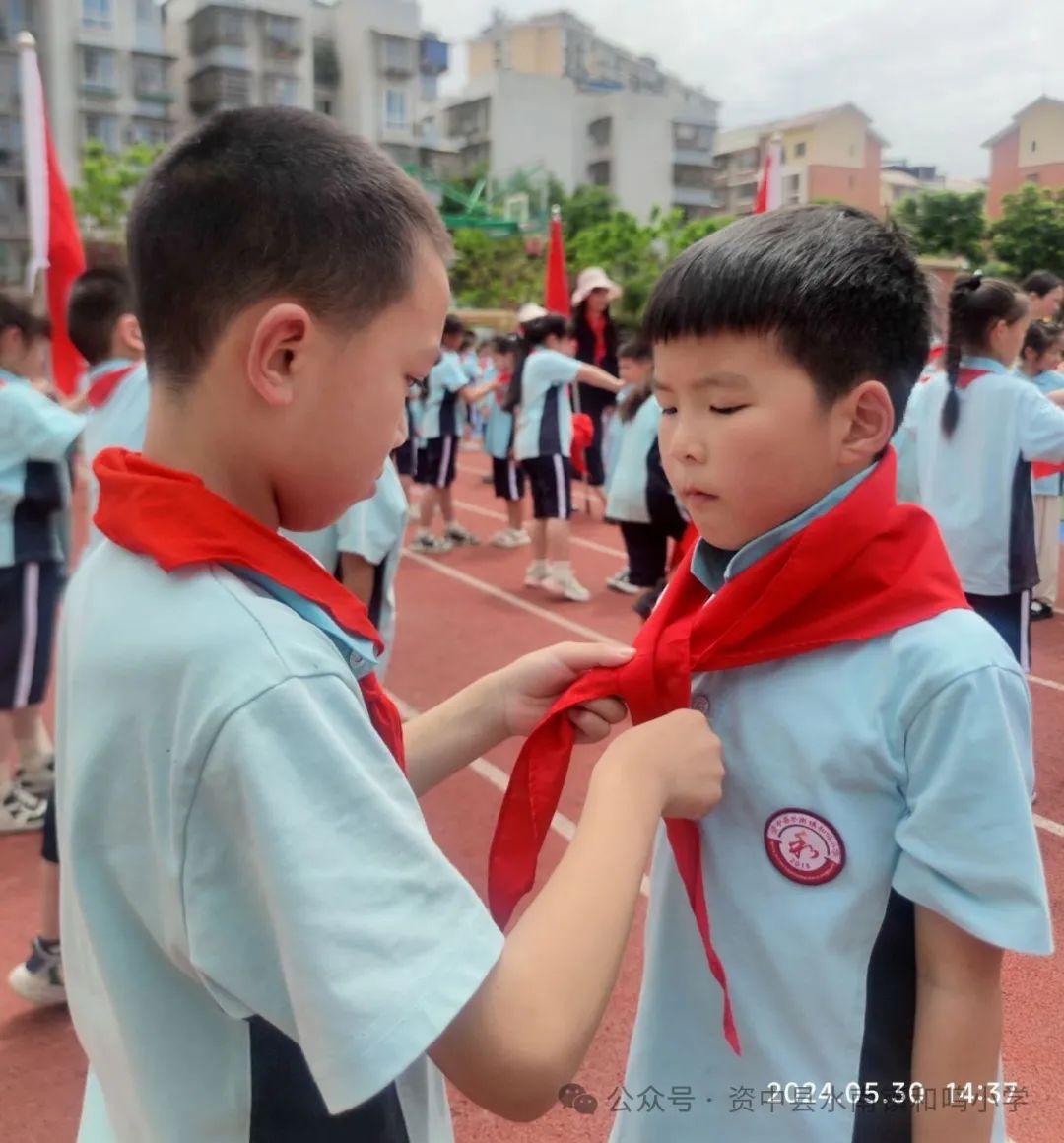星星火炬 代代相传——资中县水南镇和鸣小学2022届少先队第三批次和2023届少先队第一批次少先队员入队仪式 第19张 星星火炬 代代相传——资中县水南镇和鸣小学2022届少先队第三批次和2023届少先队第一批次少先队员入队仪式 第19张