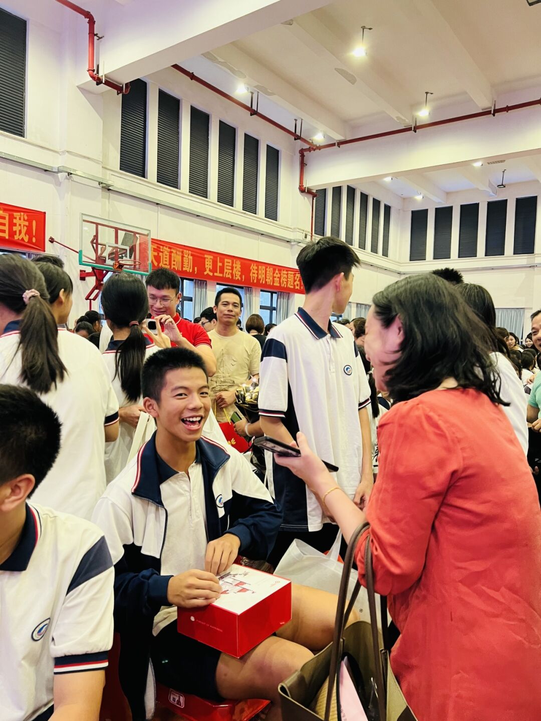 龙翔万里 决胜中考 ——广州市番禺区广铁一中铁英学校2024届初三年级中考冲刺动员大会 第53张 龙翔万里 决胜中考 ——广州市番禺区广铁一中铁英学校2024届初三年级中考冲刺动员大会 第53张
