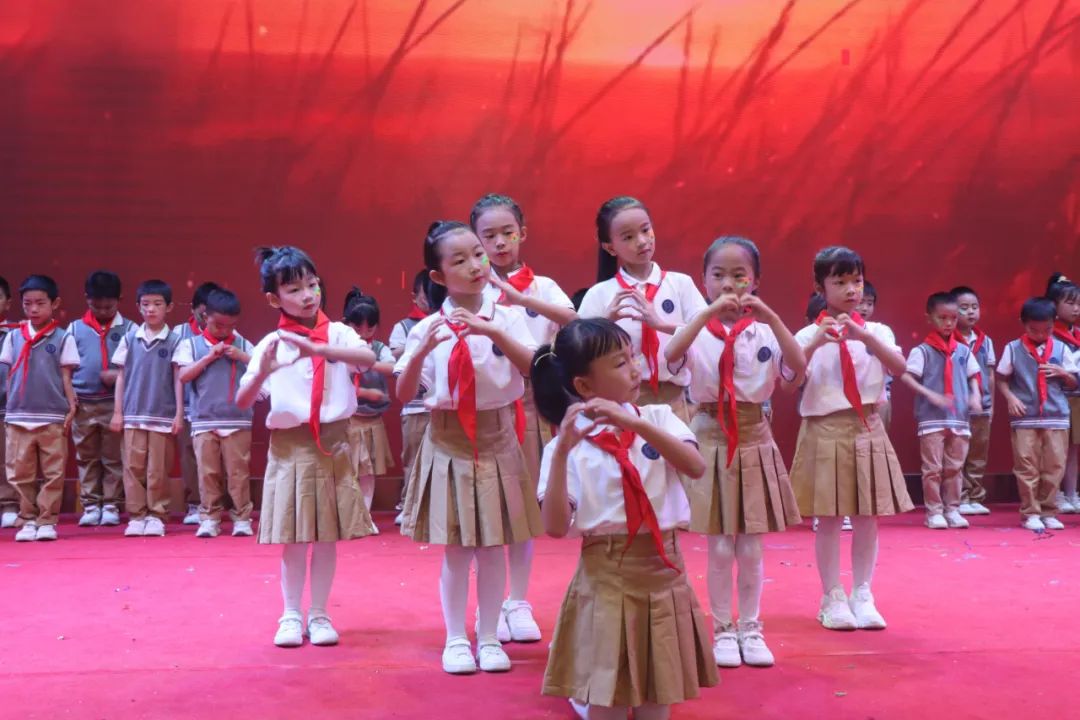 童心飞扬 梦想起航——曲靖经开区朝阳小学“六一”文艺汇演一年级专场 第47张 童心飞扬 梦想起航——曲靖经开区朝阳小学“六一”文艺汇演一年级专场 第47张