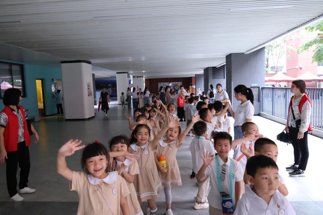 走进小学,幼见成长——宝澜雅苑幼儿园参观小学活动 第28张 走进小学,幼见成长——宝澜雅苑幼儿园参观小学活动 第28张