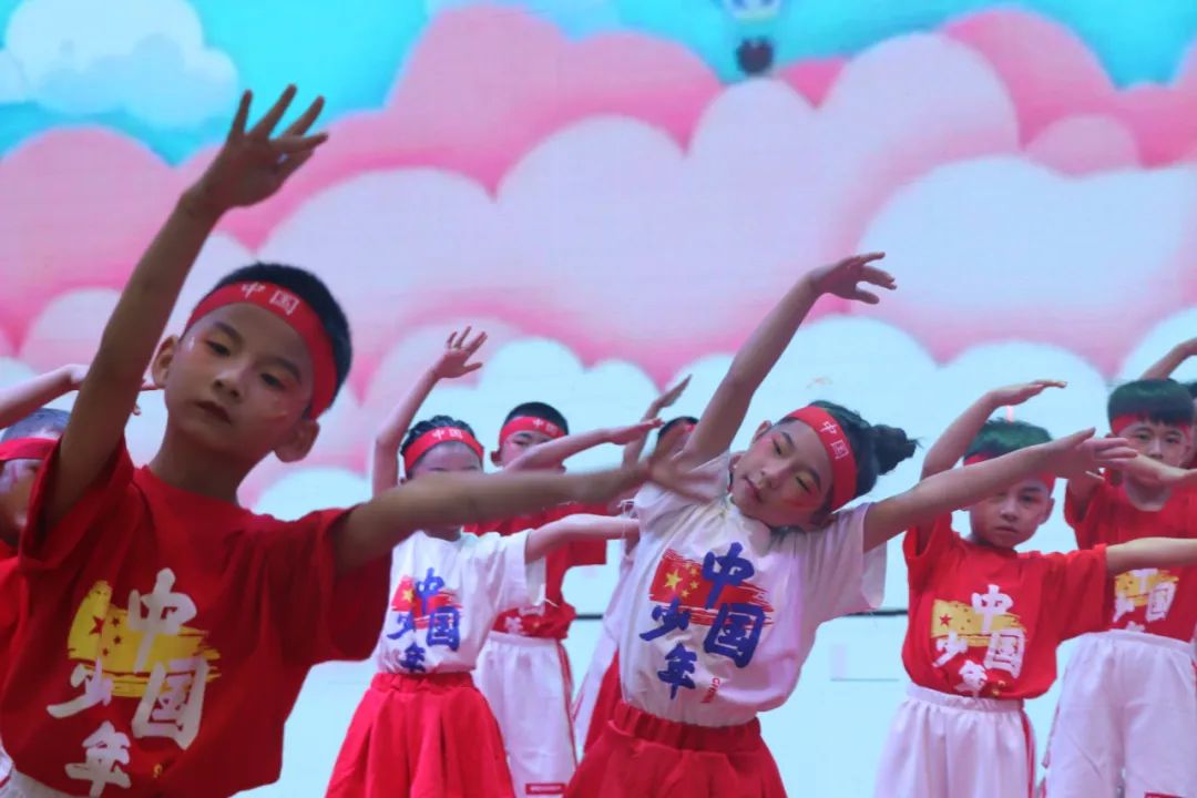 童心飞扬 梦想起航——曲靖经开区朝阳小学“六一”文艺汇演一年级专场 第65张 童心飞扬 梦想起航——曲靖经开区朝阳小学“六一”文艺汇演一年级专场 第65张