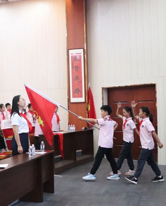 红领巾爱祖国 ——枝江英杰小学开展六一主题队日暨新队员入队仪式活动 第46张