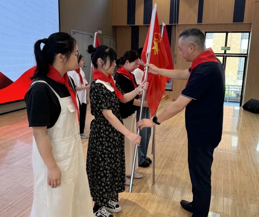 【 江丰小学】红领巾爱祖国,争做新时代好队员——江丰小学一年级入队仪式 第44张 【 江丰小学】红领巾爱祖国,争做新时代好队员——江丰小学一年级入队仪式 第44张