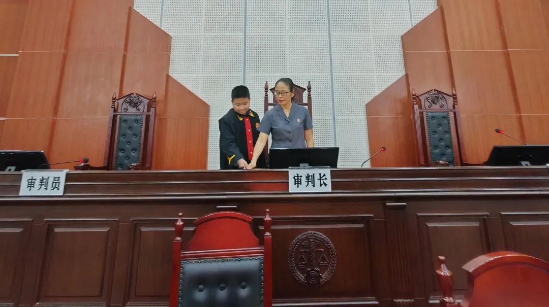 青年小学关工委开展民法典宣传月社会实践活动 第6张 青年小学关工委开展民法典宣传月社会实践活动 第6张