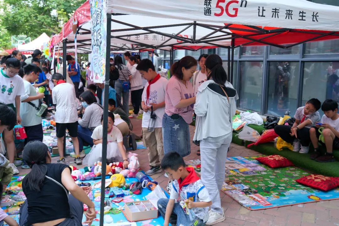 瞧,谁家的小学六一儿童节这样过!——郑州中学第四附属小学第三届爱心义卖暨社团展演活动 第41张