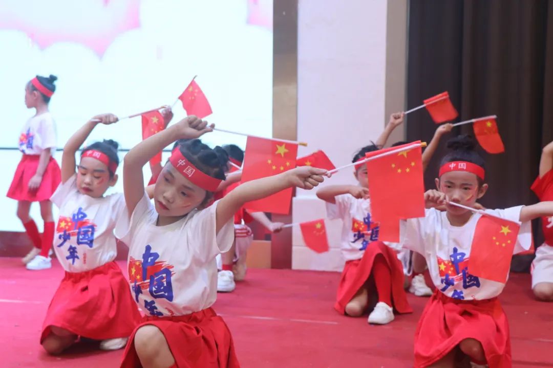 童心飞扬 梦想起航——曲靖经开区朝阳小学“六一”文艺汇演一年级专场 第66张 童心飞扬 梦想起航——曲靖经开区朝阳小学“六一”文艺汇演一年级专场 第66张