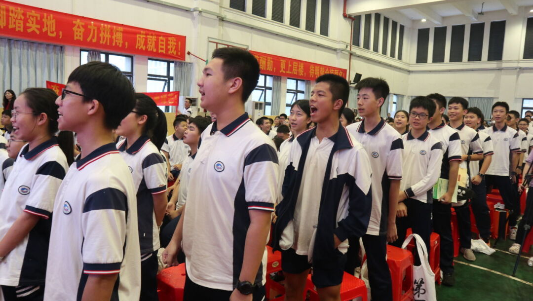 龙翔万里 决胜中考 ——广州市番禺区广铁一中铁英学校2024届初三年级中考冲刺动员大会 第77张 龙翔万里 决胜中考 ——广州市番禺区广铁一中铁英学校2024届初三年级中考冲刺动员大会 第77张