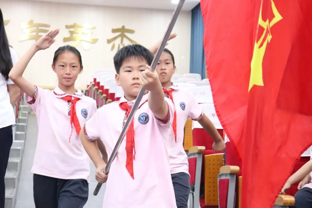 红领巾爱祖国 ——枝江英杰小学开展六一主题队日暨新队员入队仪式活动 第16张