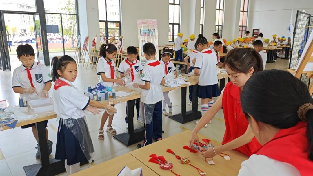 学前教育学院赴安义县板溪小学开展“大手拉小手 童心向未来”主题实践活动 第13张 学前教育学院赴安义县板溪小学开展“大手拉小手 童心向未来”主题实践活动 第13张