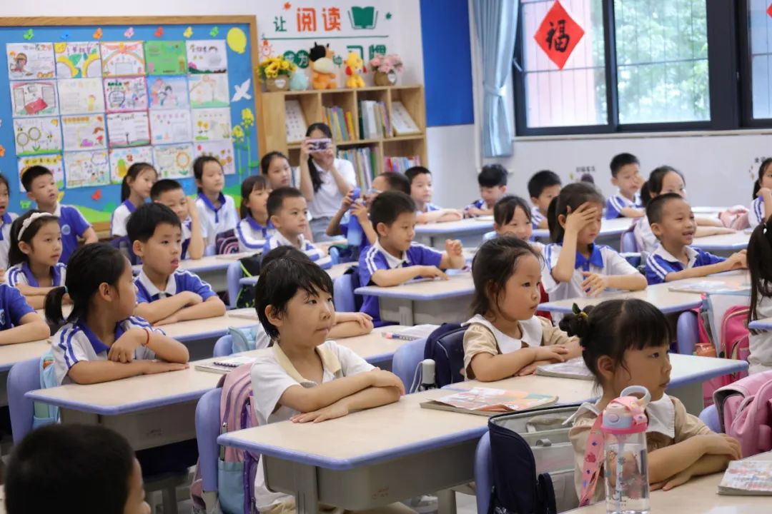 走进小学,幼见成长——宝澜雅苑幼儿园参观小学活动 第32张 走进小学,幼见成长——宝澜雅苑幼儿园参观小学活动 第32张