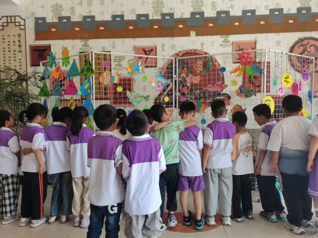 陵城区第二实验小学“七彩童年 ”美术展活动 第18张 陵城区第二实验小学“七彩童年 ”美术展活动 第18张