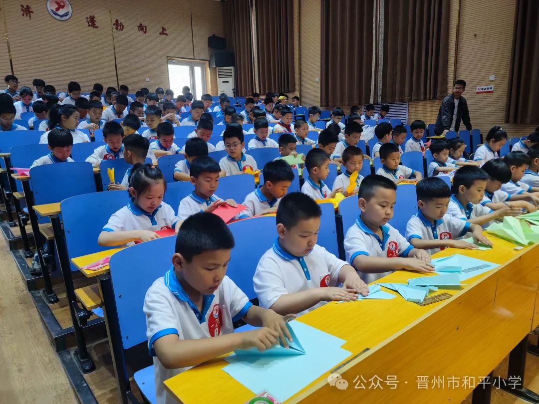 放飞梦想 快乐成长——和平小学学科融合实践活动之纸飞机大赛 第5张 放飞梦想 快乐成长——和平小学学科融合实践活动之纸飞机大赛 第5张