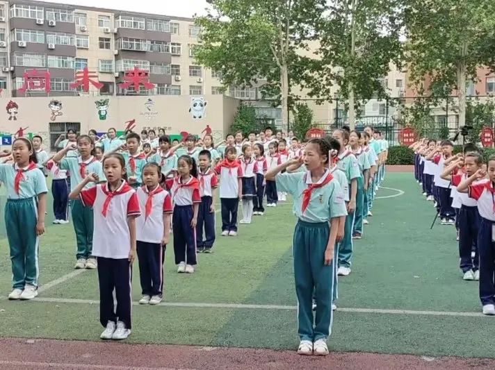 红领巾爱祖国——张店区潘南小学北校区少先队新队员入队仪式 第20张