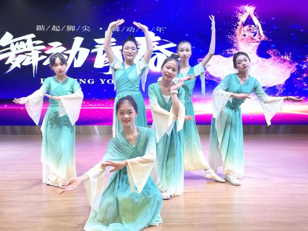 与你童乐 童心同行——晋梅小学第九届艺术节学生素养大赛暨六一节目汇演 第53张 与你童乐 童心同行——晋梅小学第九届艺术节学生素养大赛暨六一节目汇演 第53张