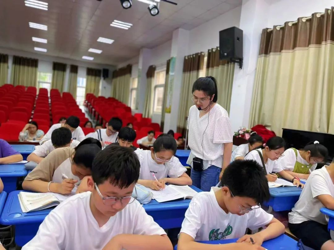 凤阳县沈珺小学语文名师工作室参加凤阳县“聚焦关键问题 共研复习策略”六年级语文复习研讨活动 第43张