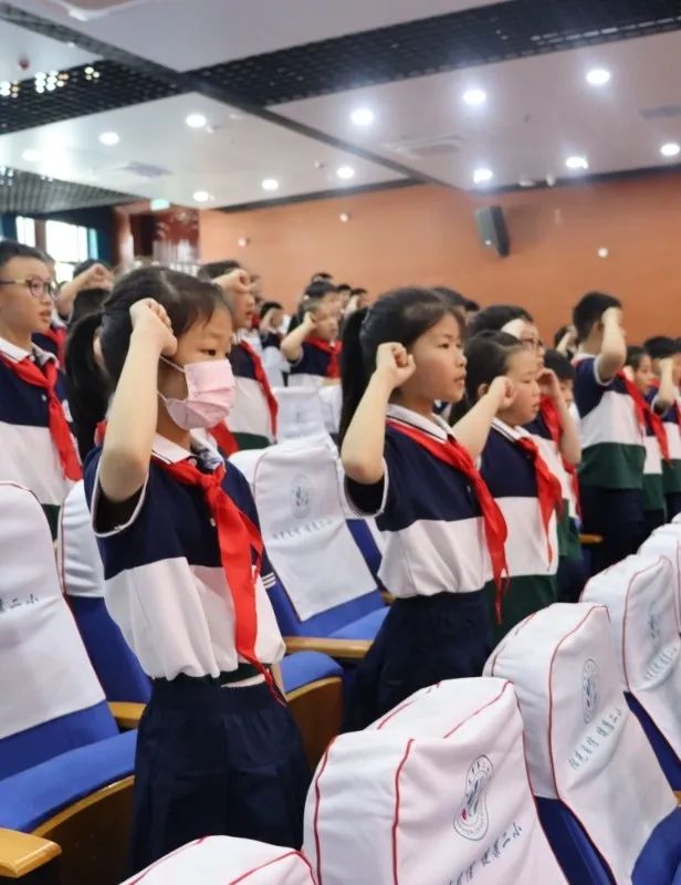 二小音画丨红领巾 爱祖国——天长市第二小学2024年一年级新队员入队仪式 第19张 二小音画丨红领巾 爱祖国——天长市第二小学2024年一年级新队员入队仪式 第19张