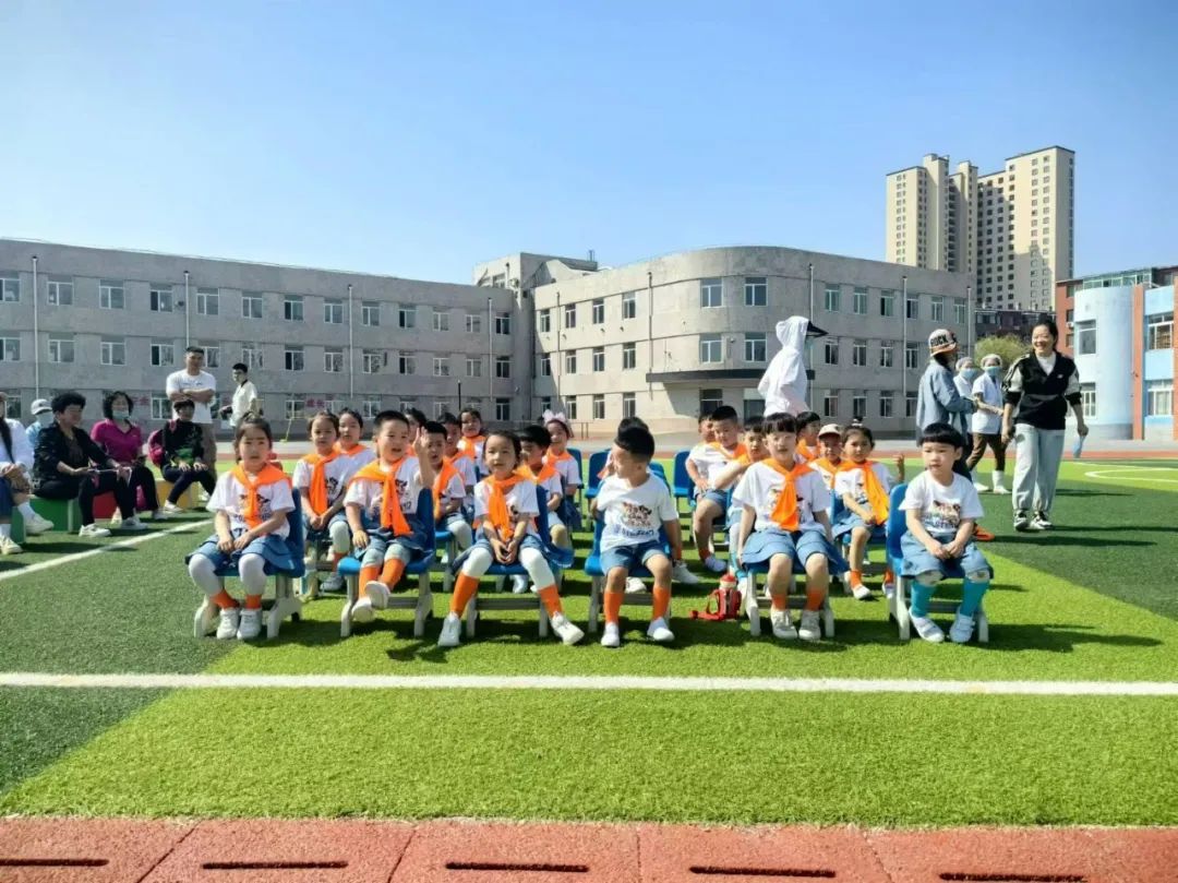 【创新·一小】新民市城区第一小学幼儿园“缤纷六一  童心飞扬”庆“六一”亲子运动会 第45张