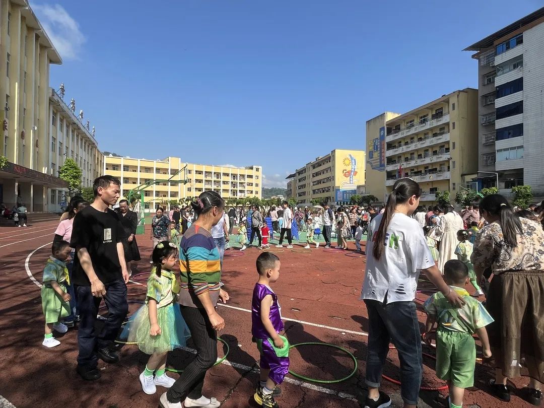 “童趣六一 欢乐同行”汝溪小学幼儿园2024年庆“六一”文艺展演暨向日葵亲子活动 第60张