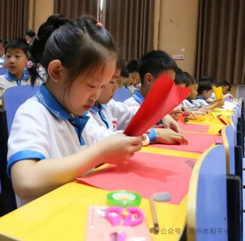 放飞梦想 快乐成长——和平小学学科融合实践活动之纸飞机大赛 第6张 放飞梦想 快乐成长——和平小学学科融合实践活动之纸飞机大赛 第6张