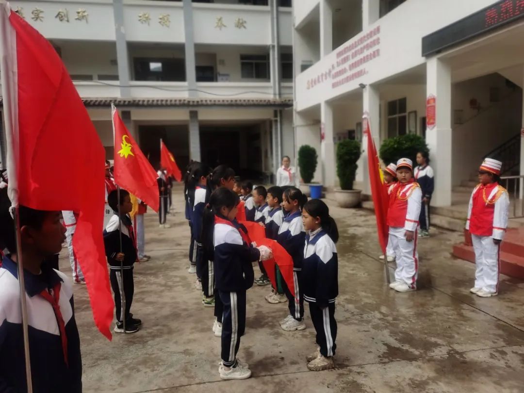 【红领巾爱祖国】云龙县各小学举行分批入队仪式和“六一”文艺汇演活动(一) 第14张 【红领巾爱祖国】云龙县各小学举行分批入队仪式和“六一”文艺汇演活动(一) 第14张