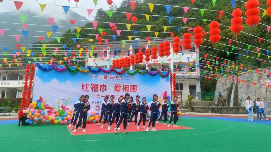 【红领巾爱祖国】云龙县各小学举行分批入队仪式和“六一”文艺汇演活动(一) 第12张 【红领巾爱祖国】云龙县各小学举行分批入队仪式和“六一”文艺汇演活动(一) 第12张