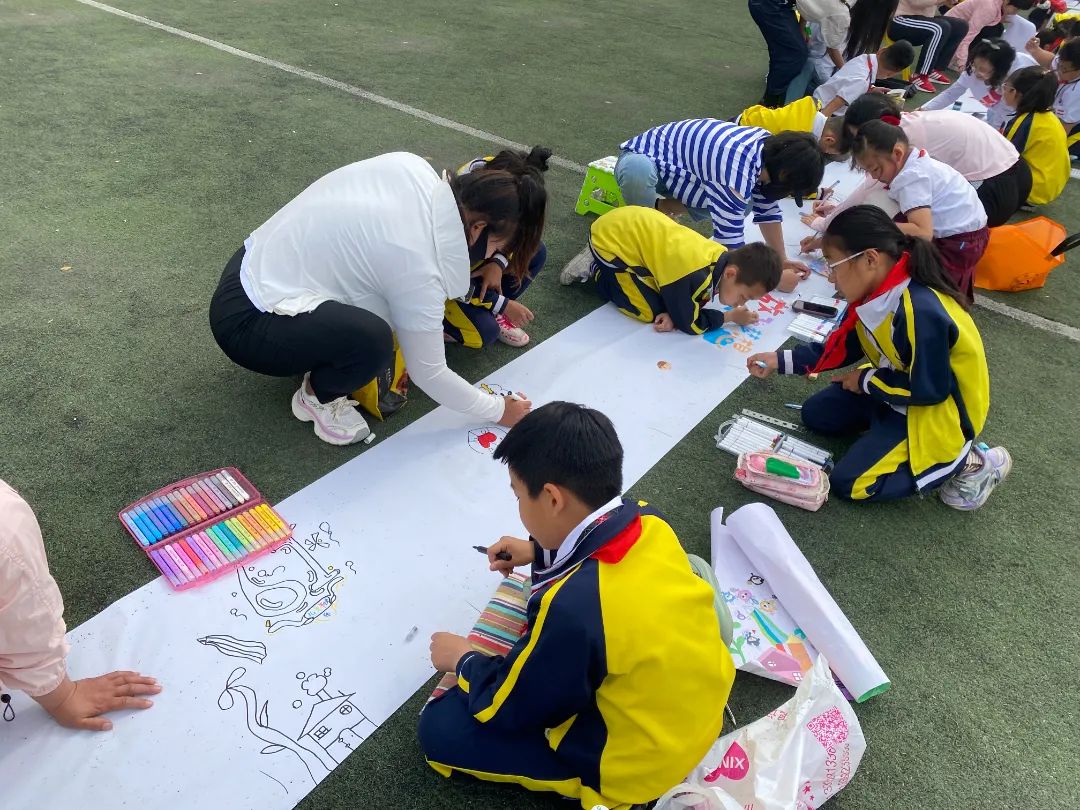 三十里堡小学(一小校区)“童心筑梦  共绘未来”主题大队会暨庆六一百米共绘活动 第62张