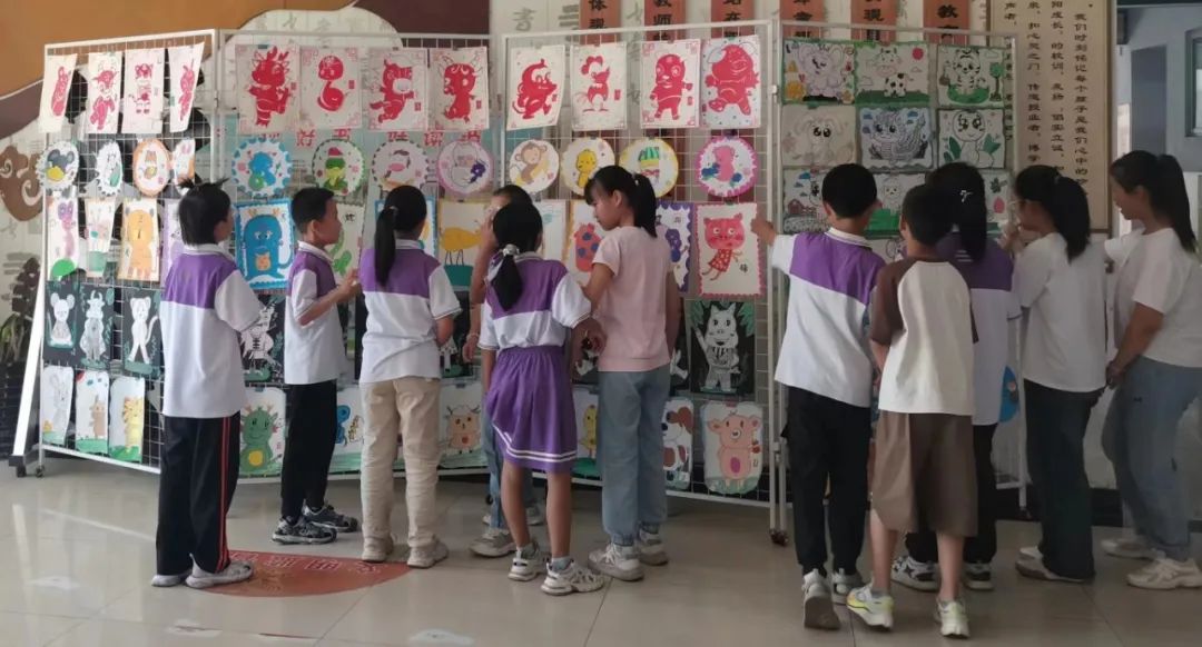 陵城区第二实验小学“七彩童年 ”美术展活动 第19张 陵城区第二实验小学“七彩童年 ”美术展活动 第19张