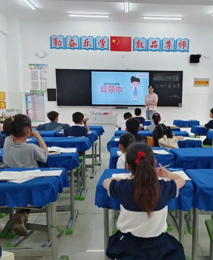 二小音画丨红领巾 爱祖国——天长市第二小学2024年一年级新队员入队仪式 第3张 二小音画丨红领巾 爱祖国——天长市第二小学2024年一年级新队员入队仪式 第3张