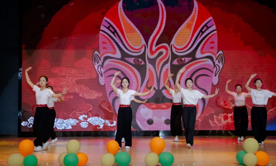 淮安艺校助力山阳湖小学“六一”盛典,以艺术之光点亮童心 第10张 淮安艺校助力山阳湖小学“六一”盛典,以艺术之光点亮童心 第10张