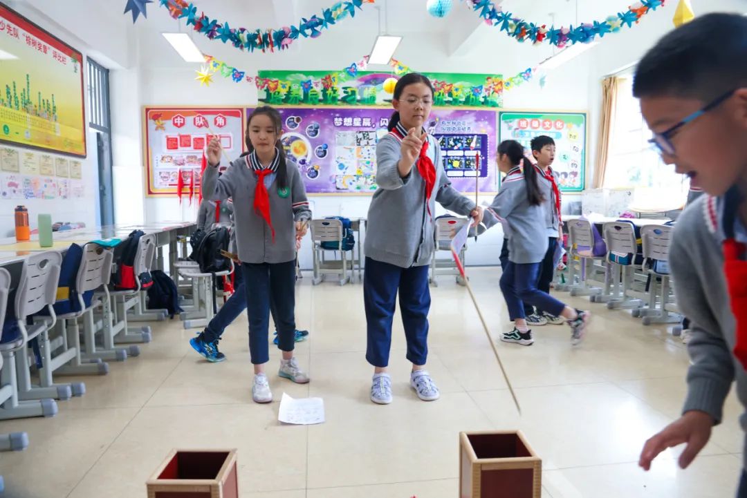 “红领巾 爱祖国”| 棕树营小学2024年“红领巾心向党 在阳光下成长”欢庆“六一”主题队日暨新队员入队仪式活动圆满举行 第134张 “红领巾 爱祖国”| 棕树营小学2024年“红领巾心向党 在阳光下成长”欢庆“六一”主题队日暨新队员入队仪式活动圆满举行 第134张