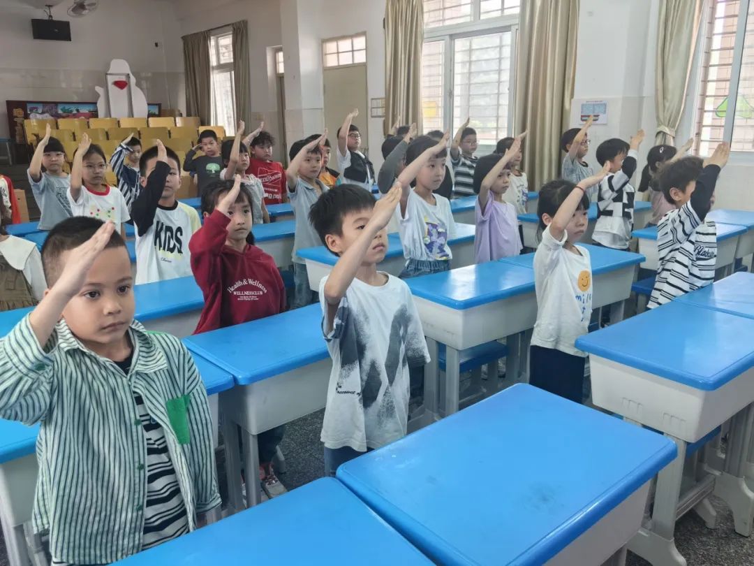 红领巾爱祖国——东石镇第二中心小学、檗谷小学开展一年级入队前教育活动 第7张 红领巾爱祖国——东石镇第二中心小学、檗谷小学开展一年级入队前教育活动 第7张